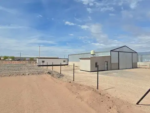 Alquilo Galpón 2500m2 c/ Trailer