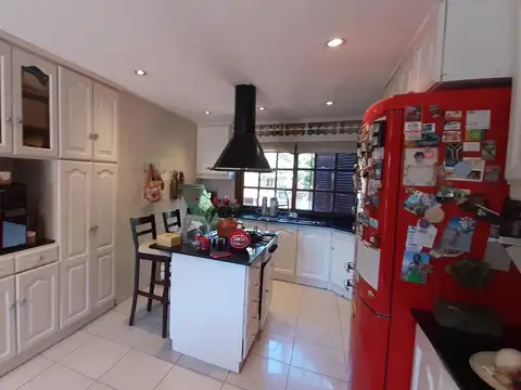 Casa en Venta con 3 cocheras