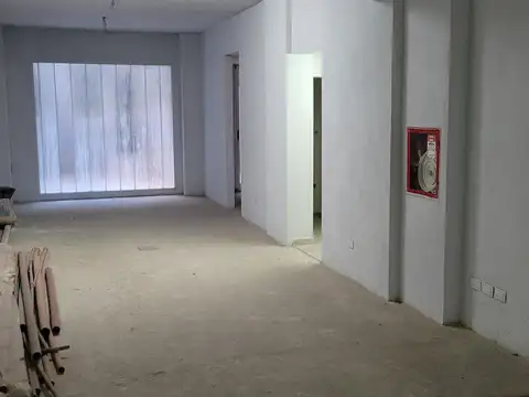 venta de amplio local con sótano sobre calle Marcelo T de Alvear al 1500. Excelente ubicación