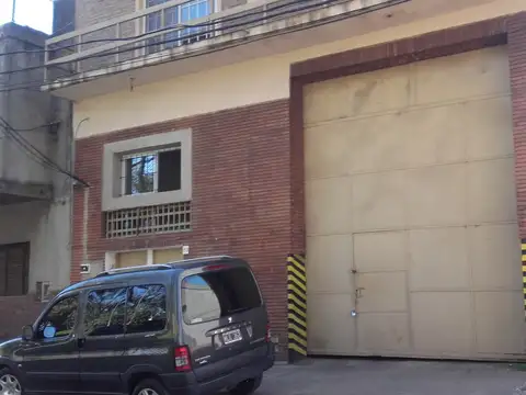 Excelente Galpon 500 Mtrs.2  Mas Vivienda 4 Amb. u  Ofis. en 1* Piso