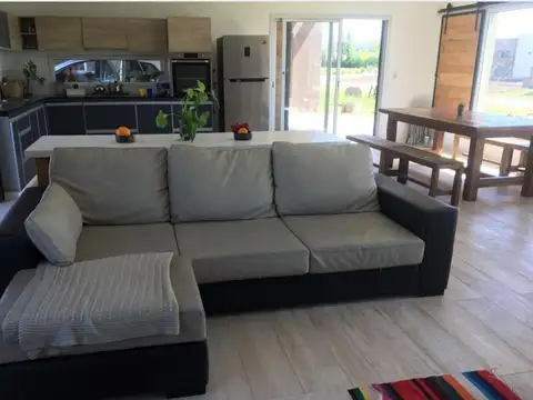 Casa 5 ambientes con 2 baños