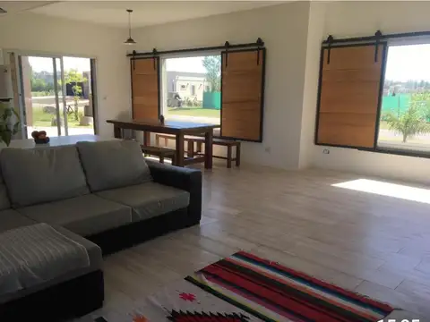 Casa en Venta en Lujan, USD 220.000