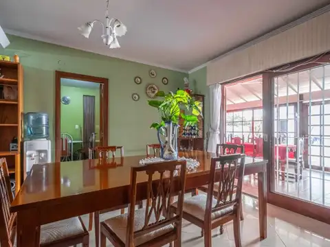 Casa con jardín Av. Rosas Castillo 2400 Hurlingham