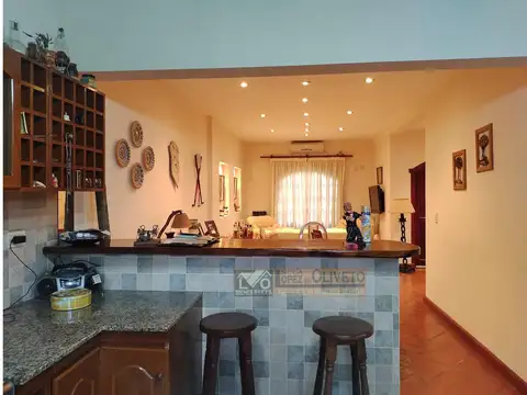 HERMOSA Y SOLIDA CASA - EXCENTE UBICACION -