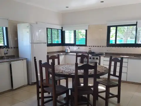 Casa en Venta con 3 cocheras