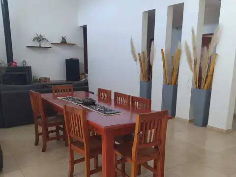 Casa 5 ambientes con 3 baños