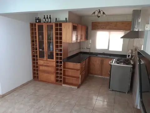 Casa 7 ambientes con 3 baños