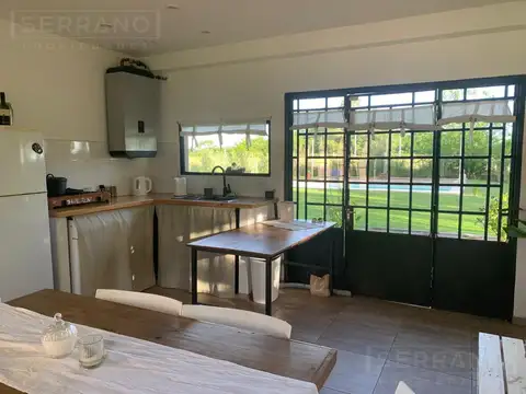 Casa 4 ambientes con 2 baños