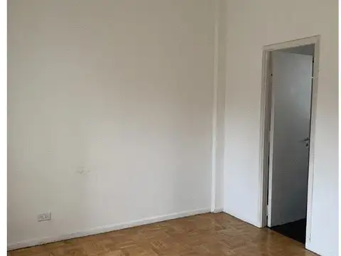 Av Caseros 600, Piso 3