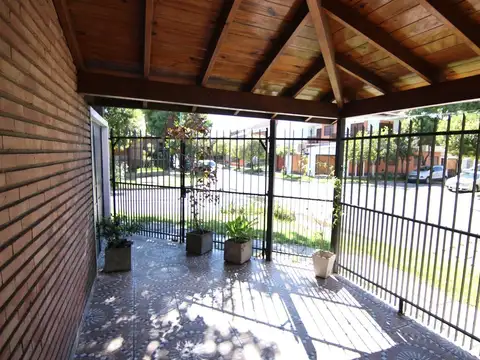 BOUCHARD H. ALF. al 3000 entre pedro goyena y F J Sarmiento