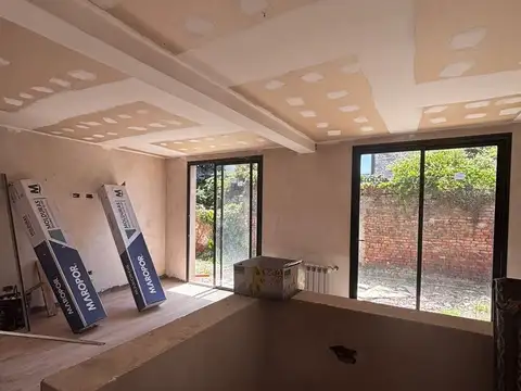 Hipólito Yrigoyen 900