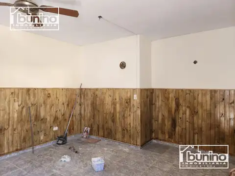 Casa 6 ambientes con 2 baños