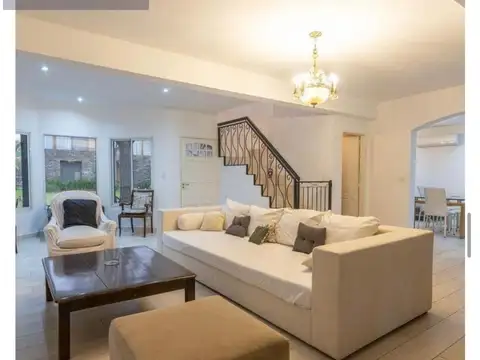 Casa 6 ambientes con 3 baños