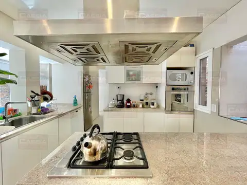 Casa 5 ambientes con 3 baños