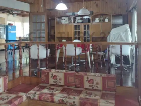 Casa 5 ambientes con 2 baños