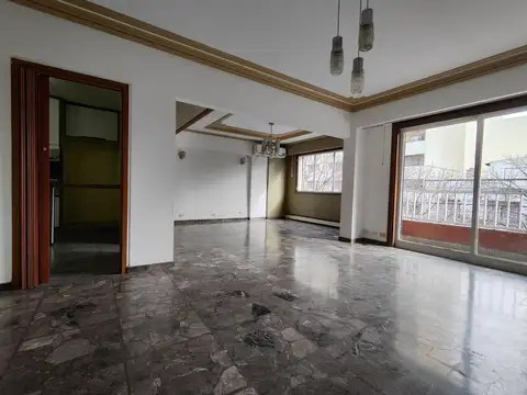 Piso unico con balcon al frente y minimas expensas