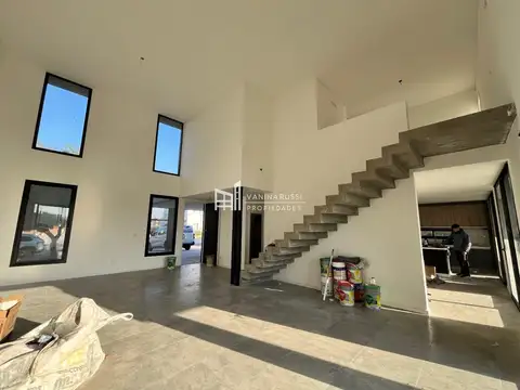 Casa 5 ambientes con 3 baños