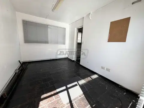 Oficina 3 ambientes con 1 baño