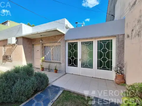Casa con local venta Moron