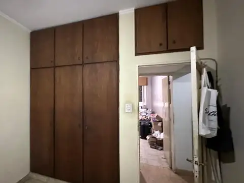 Casa al frente con cochera y patio