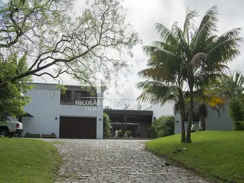 Casa 5 ambientes con 5 baños