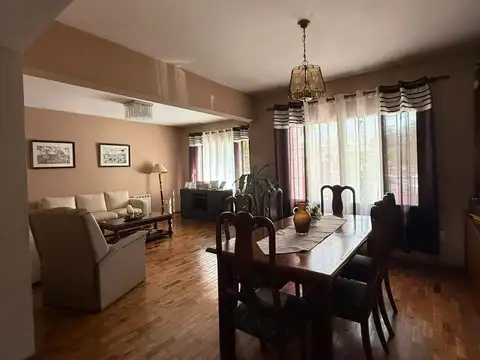 Casa 6 ambientes con 3 baños