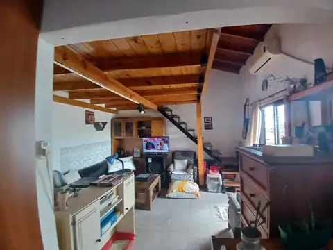 Venta de 3 departamentos y local a refaccionar.