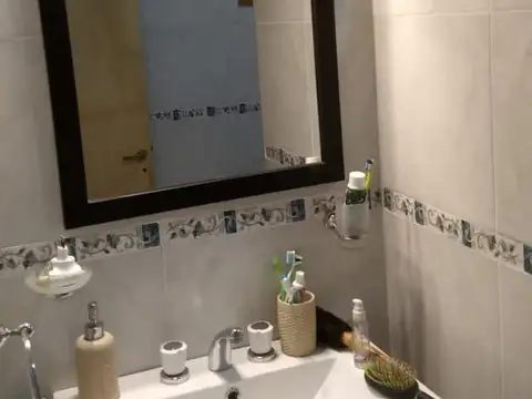 SE VENDE: Bº BRISAS DEL NORTE. CASA 2 DORMITORIOS.