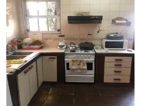 Casa 5 ambientes con 2 baños