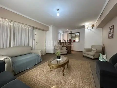 Casa en Venta con 4 cocheras