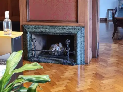 Oficina en excelente esquina de Cordoba y Carlos Pellegrini