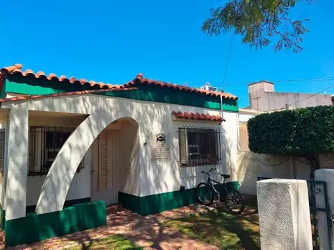 CASA DE 3 DORMITORIOS -GRANADERO BAIGORRIA