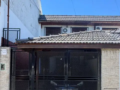 Duplex en venta de 4 ambientes en Ramos Mejia