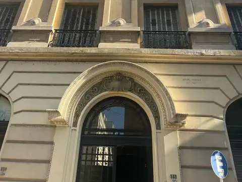 Viamonte  al 300 y 25 de Mayo. 2 ambientes, 83 m2