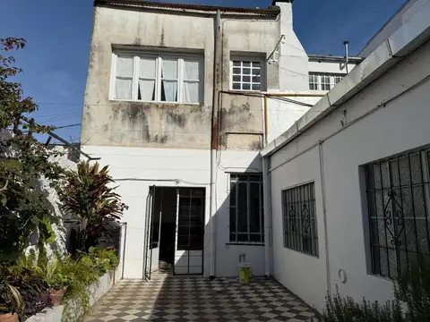 Departamento céntrico. 3 dormitorios. Apto profesional.