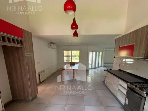 Casa en Venta con 4 cocheras