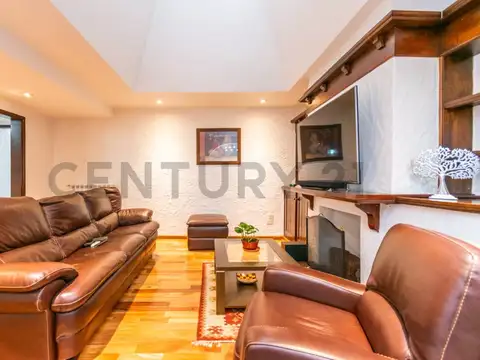 Casa en Venta con 3 cocheras