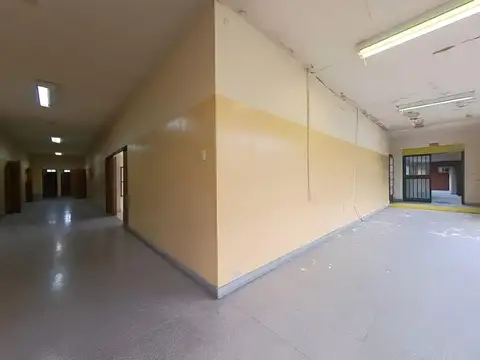 Importante espacio con 6 salones/aulas, muy luminoso - Villa Pueyrredón