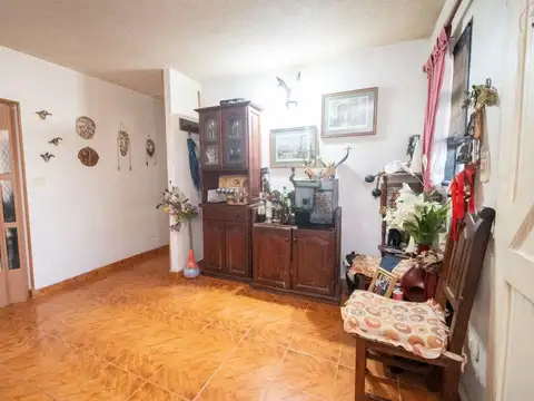 Casa 6 ambientes con 2 baños