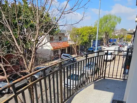 Depto Tipo Casa 2 ambientes con 1 baño