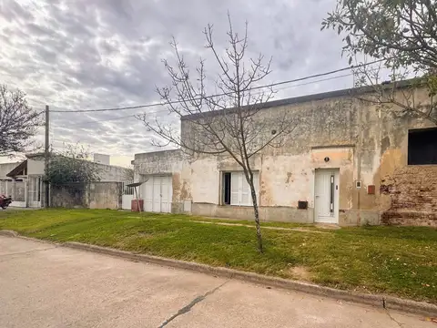 VENTA/CASA 2DORM/PATIO VERDE/REFACCIONAR/SERVICIOS