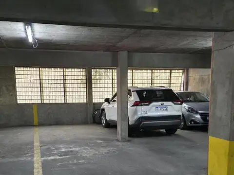 Cochera doble, rampa de hormigón.