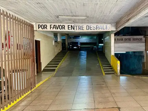 VENTA COCHERA FIJA CUBIERTA  BELGRANO OPORTUNIDAD