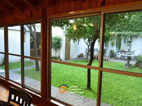 Casa en Venta con 3 cocheras