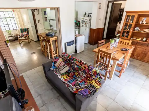 Casa 7 ambientes con 2 baños