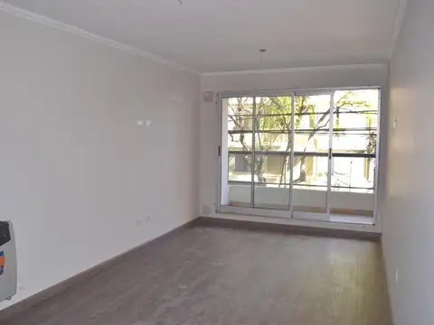 VENTA - Departamento 1 dormitorio con balcón y patio - Zona Centro, Rosario.