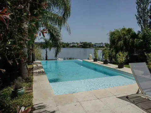 CASA A LAGUNA VENTA B° SAN MARCO TIGRE VILLANUEVA