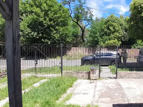 Casa en Venta con 3 cocheras