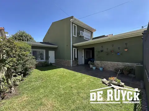 Casa 4 ambientes con 3 baños