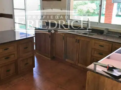 Casa en Venta con 6 cocheras